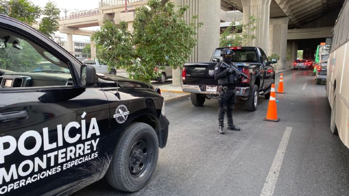 Detienen a dos hombres por supuesto robo de camioneta en el centro de Monterrey