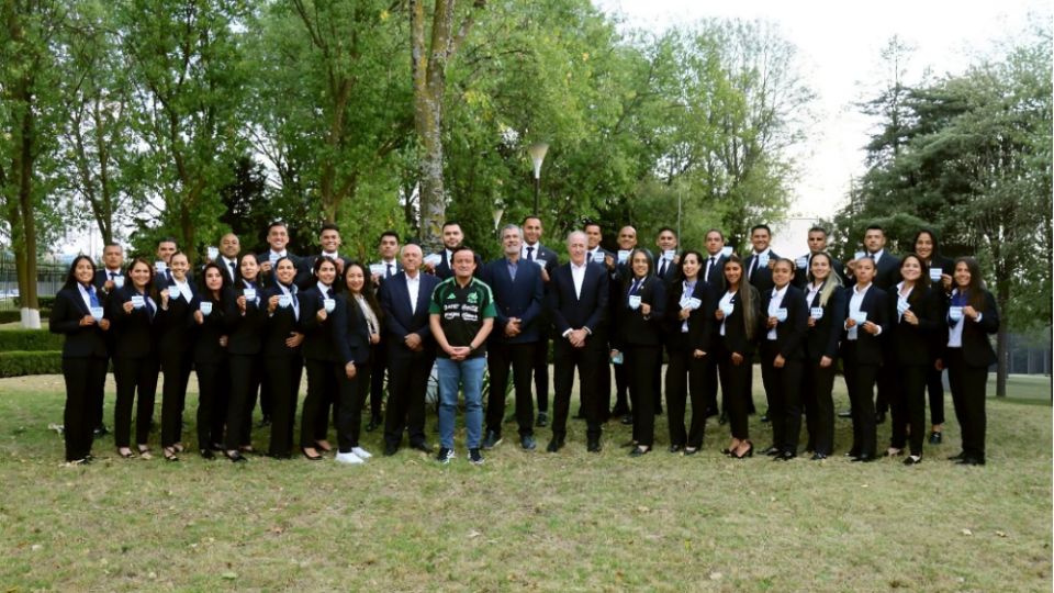 Árbitros mexicanos reciben gafetes FIFA en concentración de Toluca