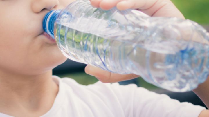 Niño de 11 años ingiere cloro tras broma de compañero en primaria de Santa Catarina