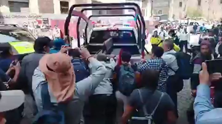 Se enfrentan maestros y policías durante marcha en CDMX