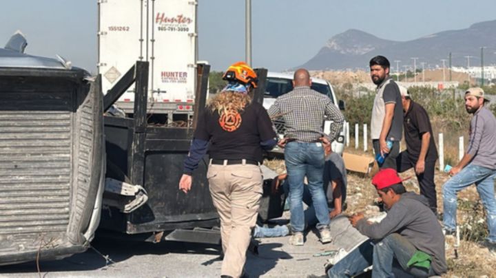 Tractocamión vuelca y deja varios lesionados en la carretera Saltillo - Monterrey