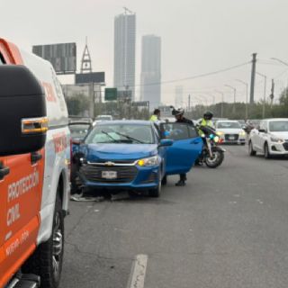 Choque causa intenso tráfico en avenida Morones Prieto en Monterrey