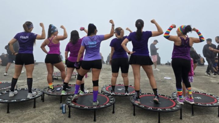 Mujeres practican jumping fitness en el Teleférico y desatan debate en redes sociales