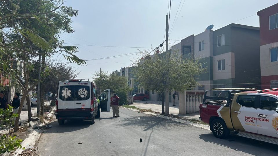 Autoridades de García afuera del domicilio donde ocurrió el crimen