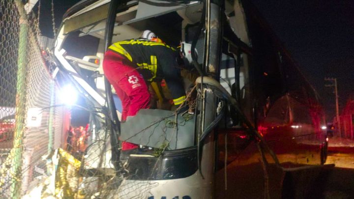 Muere trabajador tras ser arrollado por autobús en carretera a Laredo; cierran vialidad