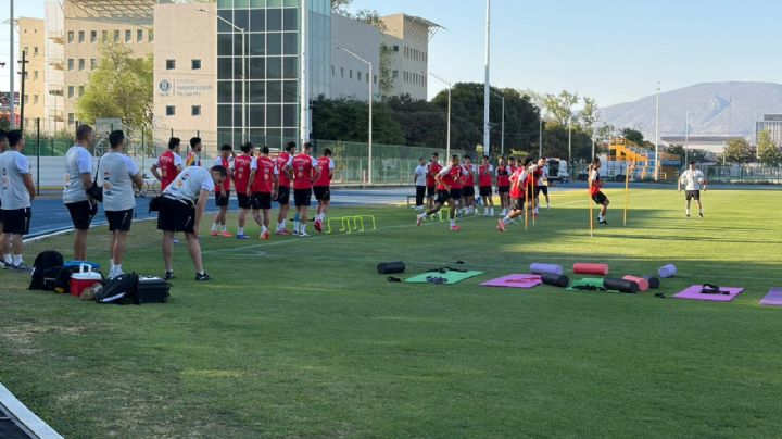 Irak entrena en Facultad de Medicina, resguardado por seguridad rumbo a la Repesca Intercontinental