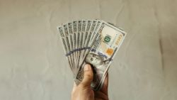 Precio del dólar hoy 25 de marzo: peso mexicano inicia con ligera depreciación