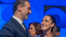 Insistente en quedar bien con la presidenta