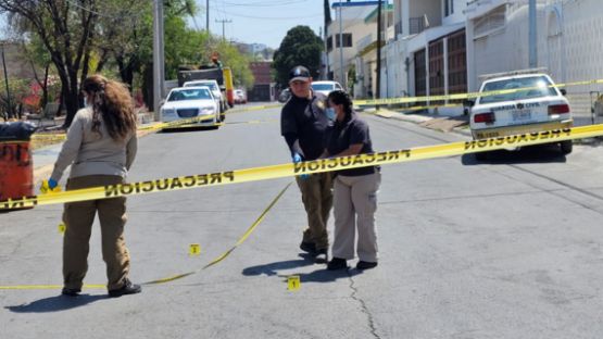 Pelea de pareja termina en disparos y golpes; mujer se niega a denunciar, en Monterrey