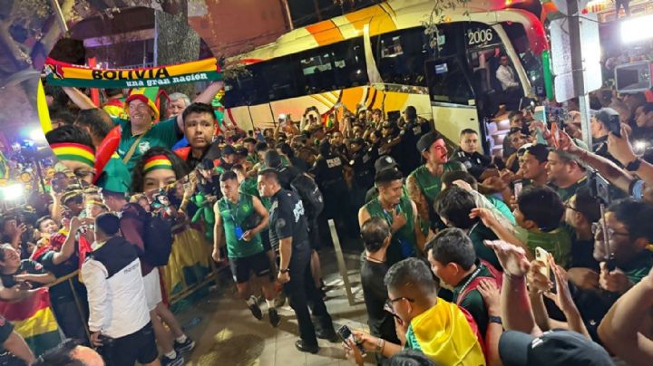 Serenata boliviana en Monterrey: afición arropa a su selección antes del Repechaje