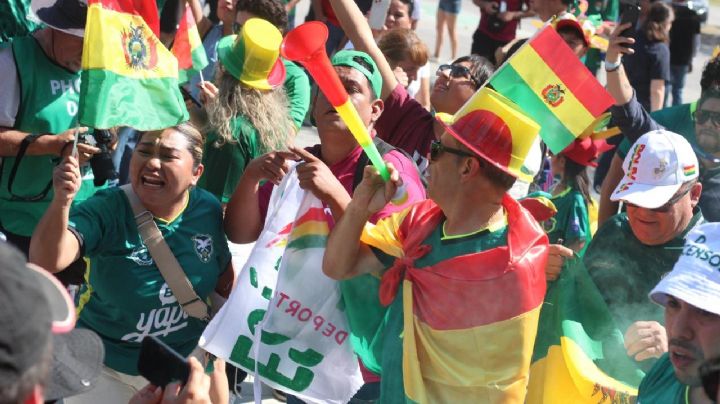 Bolivia pinta Monterrey de verde, amarillo y rojo; Surinam también arma su fiesta en el repechaje