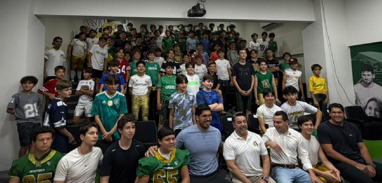 Isaac Alarcón inspira a la nueva generación rumbo a la NFL