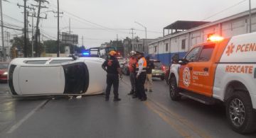 Volcadura satura avenidas Las Américas y Miguel Alemán este viernes