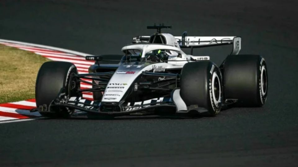 GP de Japón: Sergio Pérez finaliza puesto 20 en la P2 tras rodar media sesión por choque con Albon