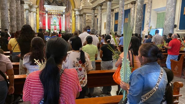 Monterrey inicia Semana Santa con alta afluencia en iglesias