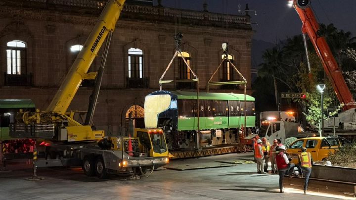 Retiran exhibición de vagones del Metro afuera del Palacio de Gobierno