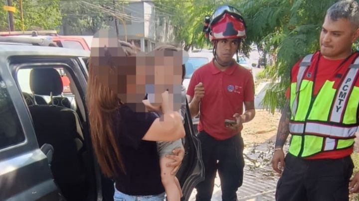 Rescatan a bebé de 5 meses tras quedarse atrapado en una camioneta, en Monterrey