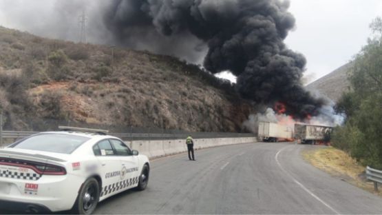 Accidente de tráileres provoca cierre total de carretera Matehuala-Monterrey, en Coahuila