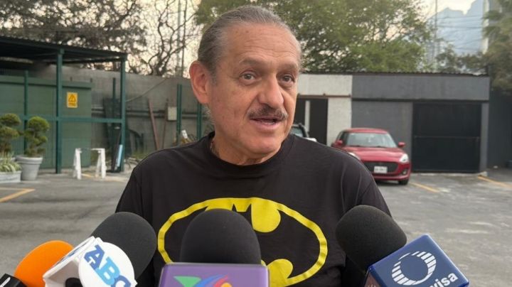 Conquista Teo González al público regio con doble función