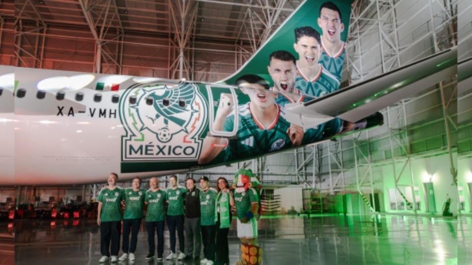 Develan en Monterrey avión de Viva para la Selección Mexicana rumbo a 2026.
