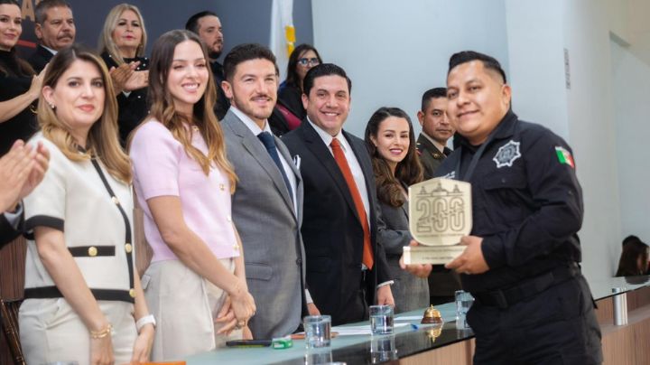 Salinas Victoria celebra Bicentenario con entrega de la Presea 'Gral. Guadalupe Victoria'