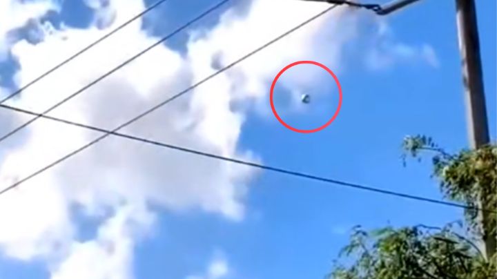 ¿Una esfera? Captan extraño objeto sobrevolando línea del Metro en Monterrey