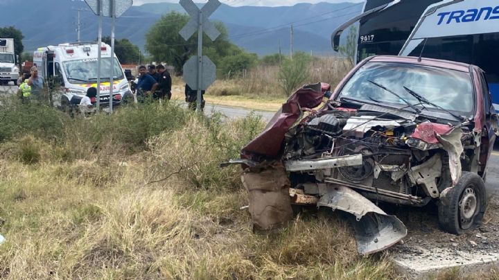 Viven para contarlo: tren embiste auto y familia se salva en Tamaulipas