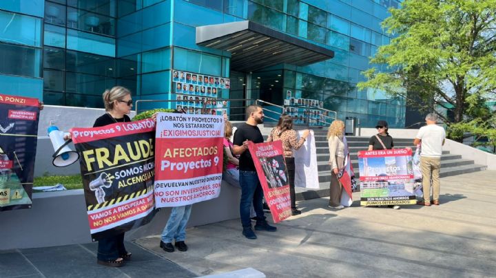 Inversionistas protestan en Monterrey por presunto fraude inmobiliario