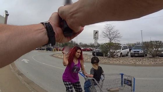 Mujer hiere a un niño de tres años con un cuchillo y es abatida por la policía en EU