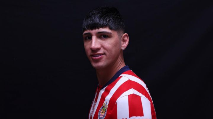 Chivas hace oficial la salida de Alan Pulido