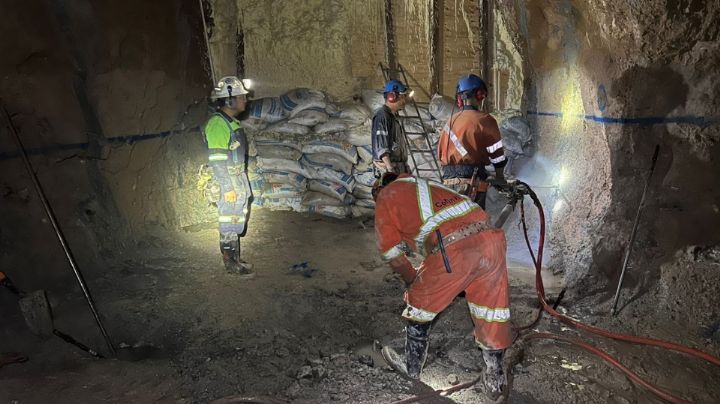 Refuerzan estructura de mina en Sinaloa en busca de los 3 trabajadores atrapados