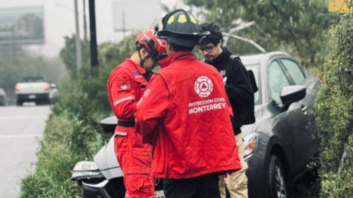 Motociclista muere al ser impactado por una camioneta en Monterrey