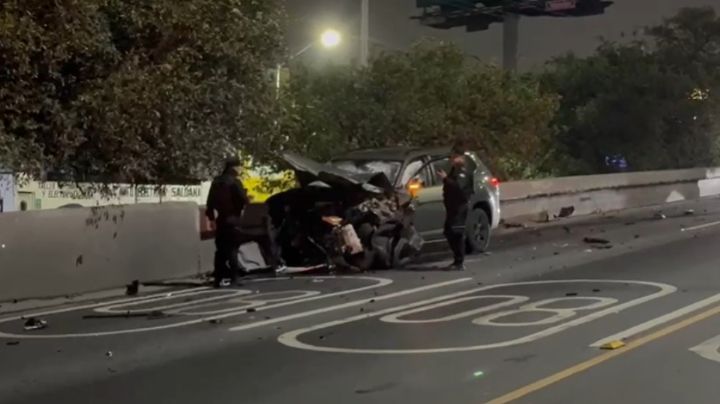 Conductor se estrella contra muro en avenida Garza Sada y abandona camioneta