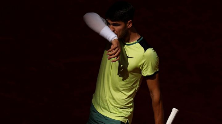 Alcaraz, anuncia baja en Roma y Roland Garros, por molestias en muñeca
