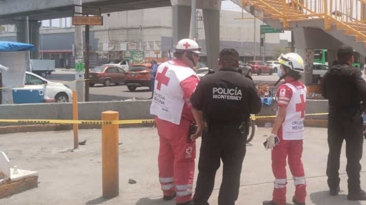 Hallan a hombre sin vida en estacionamiento de Monterrey