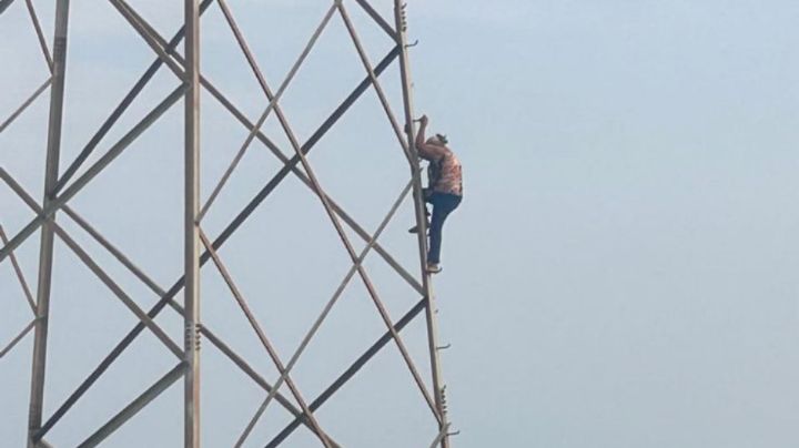 Rescatan a mujer de la tercera edad de torre de alta tensión en Apodaca