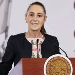 En pleno Día del Niño, Sheinbaum rinde homenaje a la maestra que marcó su formación