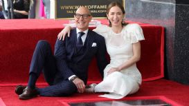 Emily Blunt recibe su estrella en el Paseo de la Fama rodeada de grandes figuras de Hollywood