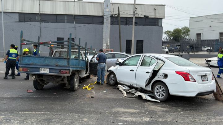 Choque múltiple deja 3 personas lesionadas en avenida Nogalar, San Nicolás