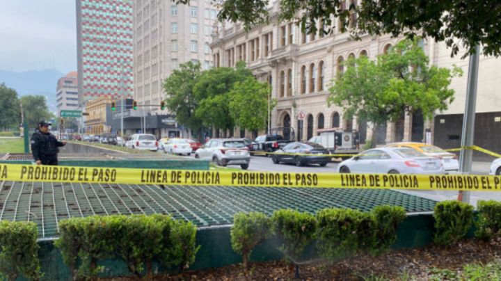 Hallan a un hombre muerto en jardinera del centro de Monterrey