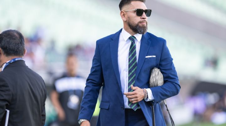 Llega Jonathan Orozco a El Barrial a entrevista para ser nuevo entrenador de portero de Rayados