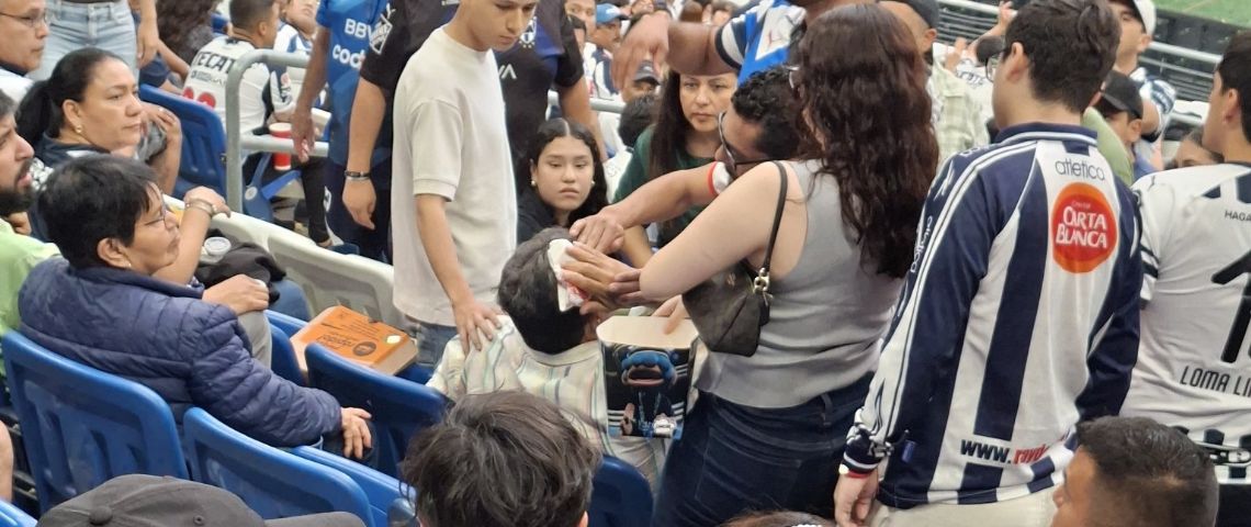 Rayados: Reportan un aficionado herido en el ‘Gigante de Acero’ por objeto que lanzó ‘La Adicción’