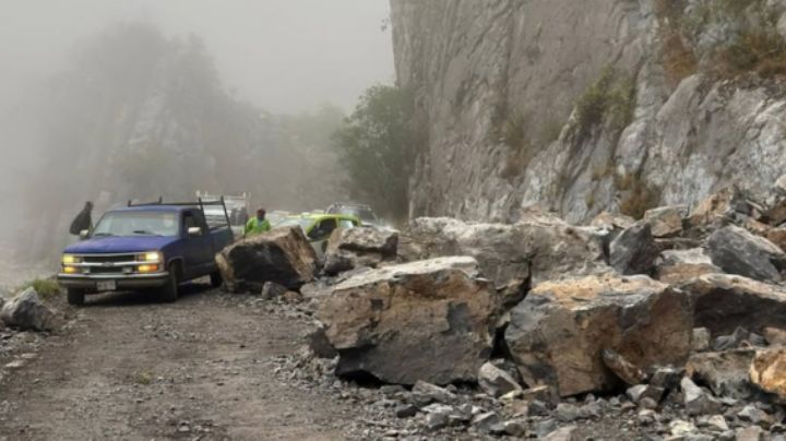 Lluvia deja deslaves en carretera Linares - Iturbide; hay tráfico lento en la zona