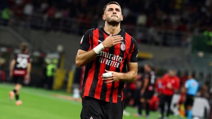 Santiago Giménez suma minutos en derrota del Milan contra Napoli