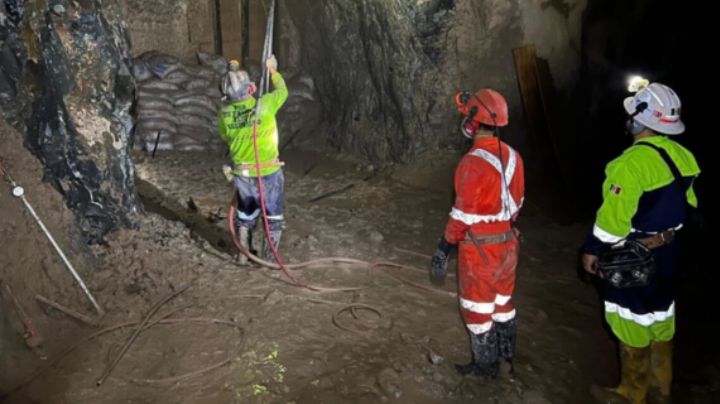 Rescatan con vida a uno de los mineros atrapados en mina de Sinaloa