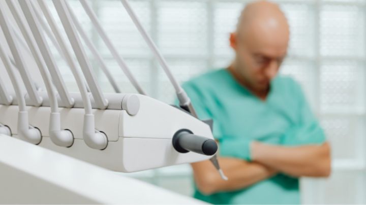 Hombre va por una endodoncia y muere en el consultorio