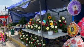 Reportan baja en venta de flores en panteones de Monterrey este Día de las Madres