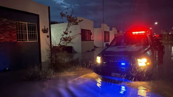 Rescatan a familia tras inundación de su casa en Juárez, NL por fuerte lluvia