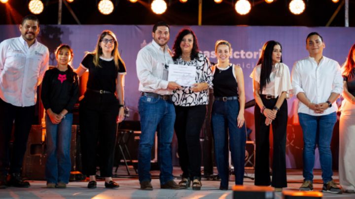 Salinas Victoria celebra a más de mil maestros en su día con rifa a la playa