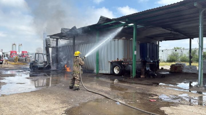 Explota contenedor de diésel en empresa en Cadereyta; hay un muerto